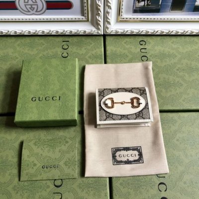 New to the Spring/Summer collection is the Gucci 1955 Horsebit card holder, cra