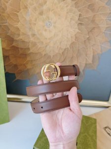 Gucci counter code 370717 Width 2.5cm. The Cruise collection combines functional