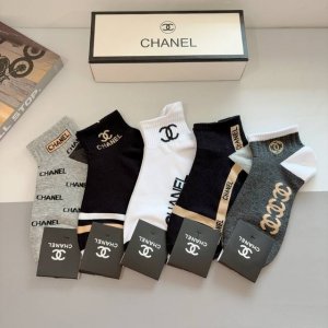 Comes with packaging, 5 pairs per box. New Chanel high-end men's short socks! H