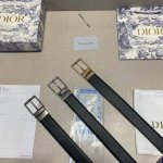 Fashion never gives up, showcasing unique charm! Hardware uses exquisite craftsm