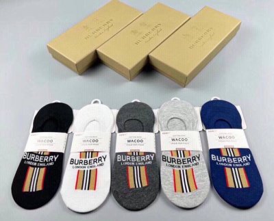 Special Burberry B's new men's invisible socks come in a box of five pairs. Mad