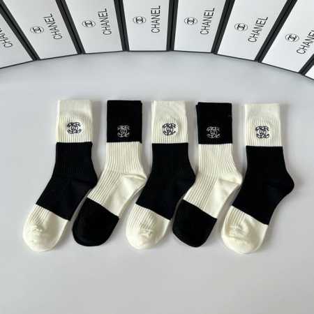 Special boutique packaging Chanel's new embroidered mid-length slouch socks! Fiv - Click Image to Close