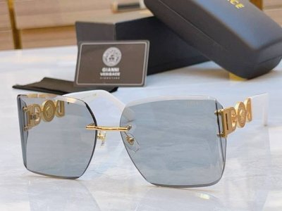 Versac* New Sunglasses, Model: Ve6777, Size: 62/16-135 DDD