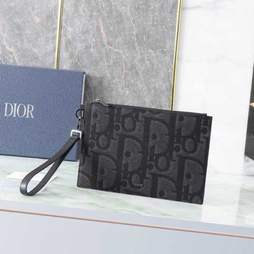 Black Large Monogram Clutch No.: 2Esca490Yxl_H27E_Tu Product Information This A5
