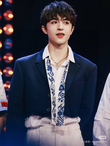 Chanel Twilly scarves are here! These cute little scarves with Chanel's cartoon