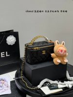 Folding gift box with pull-out fabric pendant! Size: 18*11cm Chanel cosmetic ba