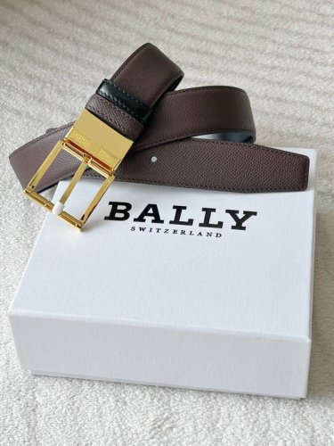 Bally reversible leather belt, 3.4cm wide. The dark brown colorway is calm yet e
