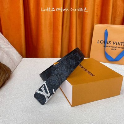 Louis Vuitton: Classic original quality, one side is embossed with lychee patter