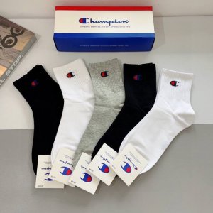 A box of 5 pairs of Champion's new socks, including packaging! Five pairs per bo