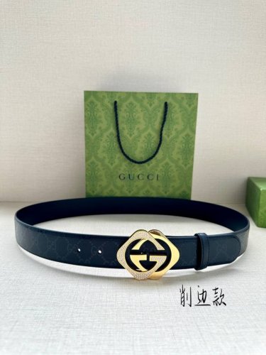 Width 3.8 cm Gg Supreme canvas is a signature fabric of the brand, inspired by