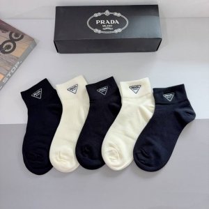 Comes with packaging, 5 pairs per box Prada's new high-end embroidered socks! P