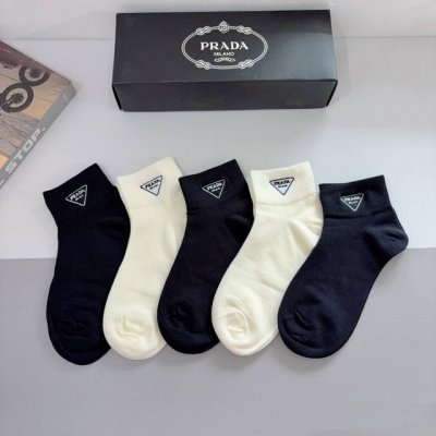 Comes with packaging, 5 pairs per box Prada's new high-end embroidered socks! P