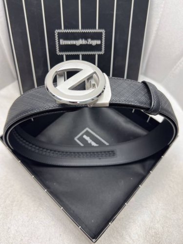 - Zegna: Original top-grain cowhide crossgrain top. Lined with top-grain cowhid