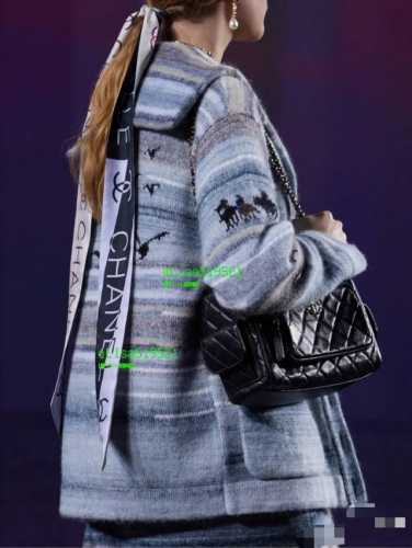 Chanel Twilly scarf is here, Chanel 24K contrast color 160, A real cutie, Every