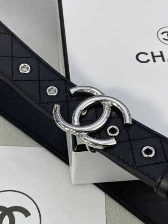 Descente's classic Polo collar design for spring and summer 2025 is paired with - Click Image to Close