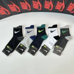 Special packaging Nike new mid-length slouch socks! Five pairs per box, same sty