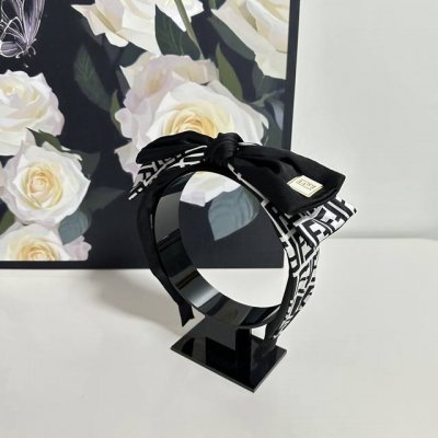 Special counter packaging Fendi Fendi's latest Ff headband Little fairies hurry