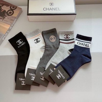 5 pairs per box with packaging. High-quality Chanel classic mid-length socks, m