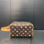 Louisvuitton LV printed toiletry bag, clutch, and cosmetic bag, classic and vers