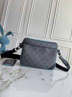 M11648 This new version of the 11645 men's three-piece messenger bag series, the