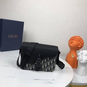 The most premium version on the market. Compare DDD. This saddle bag with a sho