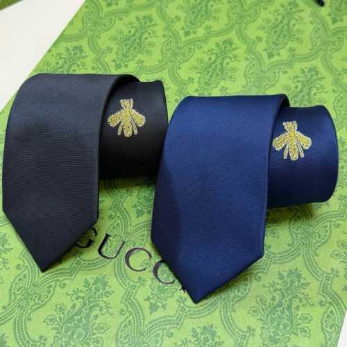 Gucci's Bee Twill Tie is a rare and exquisite choice for men, showcasing exquisi