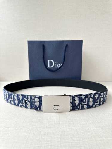 Width 3.5Cm This stainless steel metal belt buckle from Dior is a new addition t