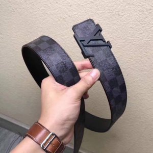 Louis Vuitton - Authentic Overseas Purchase - Made in Spain. Luxury modern Tauri