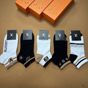 Special Louis Vuitton new socks, one box of five pairs of pure cotton material,