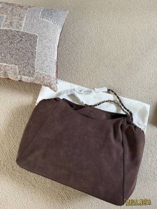 Unboxed Size: 44*28cm New styles ready Used Chanel new shopping bag! Faye Wong a