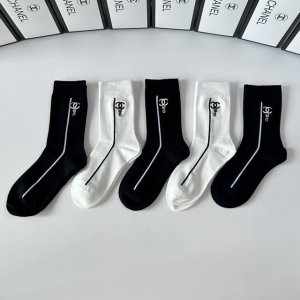 Specially packaged Chanel new embroidered mid-length slouch socks! Five pairs pe