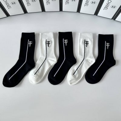 Specially packaged Chanel new embroidered mid-length slouch socks! Five pairs pe