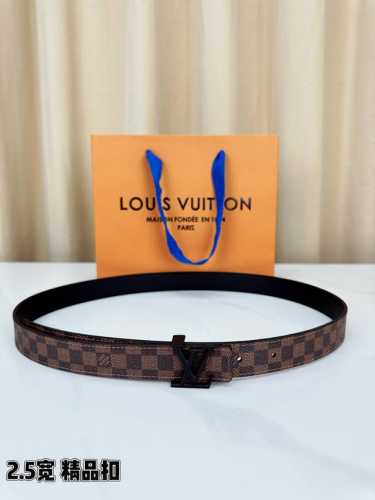 Louis Vuitton 2.5cm wide classic leather belt, featuring the iconic Monogram des