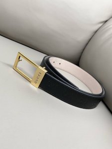 Gg Gucci 3.5cm wide imported cowhide hot-embossed belt with exquisite hardware.