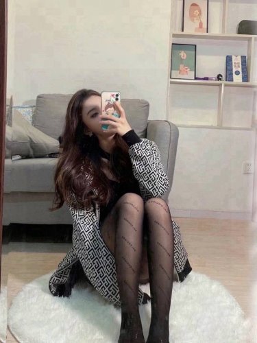 A lot of celebrities have the same style with packaging DDD. One box contains a