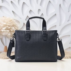 Bv - The latest men's briefcase. Original quality. Made with premium waxed cowhi