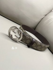 Gucci 4.0cm Gg. The new Supreme canvas is a signature fabric of the brand, inspi