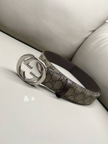 Gucci 4.0cm Gg. The new Supreme canvas is a signature fabric of the brand, inspi