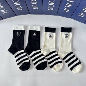 Special counter packaging Dior's new mid-length embroidered pile socks! Four pai