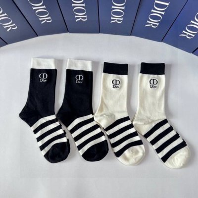 Special counter packaging Dior's new mid-length embroidered pile socks! Four pai