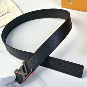 L0Uis Vuitt0N This season's new men's belt from Donkey Kong is 40mm wide and fea