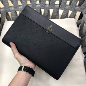 Gucci 's latest Gucci clutch features a spacious interior. This new Gucci bag is