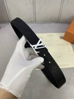 This Lv Iconic reversible belt combines Monogram Empreinte leather and soft cowh