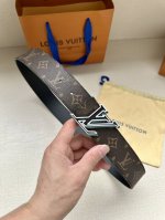 Lv Speed Double-Sided Belt With Contrasting Metal Buckles Exuding A Dynamic Styl