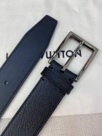 Lv classic series belt adopts Lv Logo metal ring design, suitable for casual and