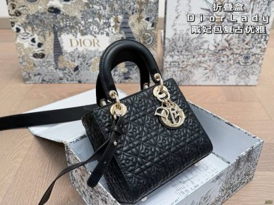 Folding box Dior Lady Bag Retro and elegant, timeless classic Formal and casual