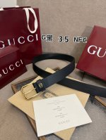 Miumiu 2025 spring and summer new unisex suits, the brand's latest design elemen