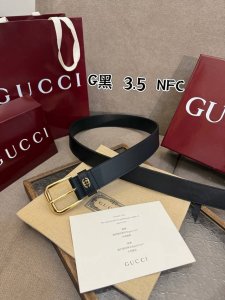 Miumiu 2025 spring and summer new unisex suits, the brand's latest design elemen