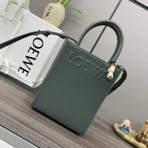Lw520 Limited Edition The Standard A5 Tote is simple yet striking, featuring a c
