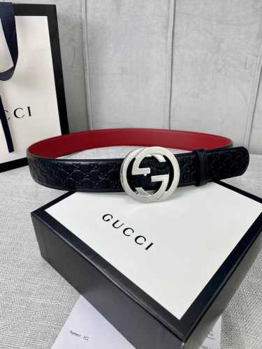 4.0cm wide Gucci interlocking double G belt, made of Gucci Signature leather wit